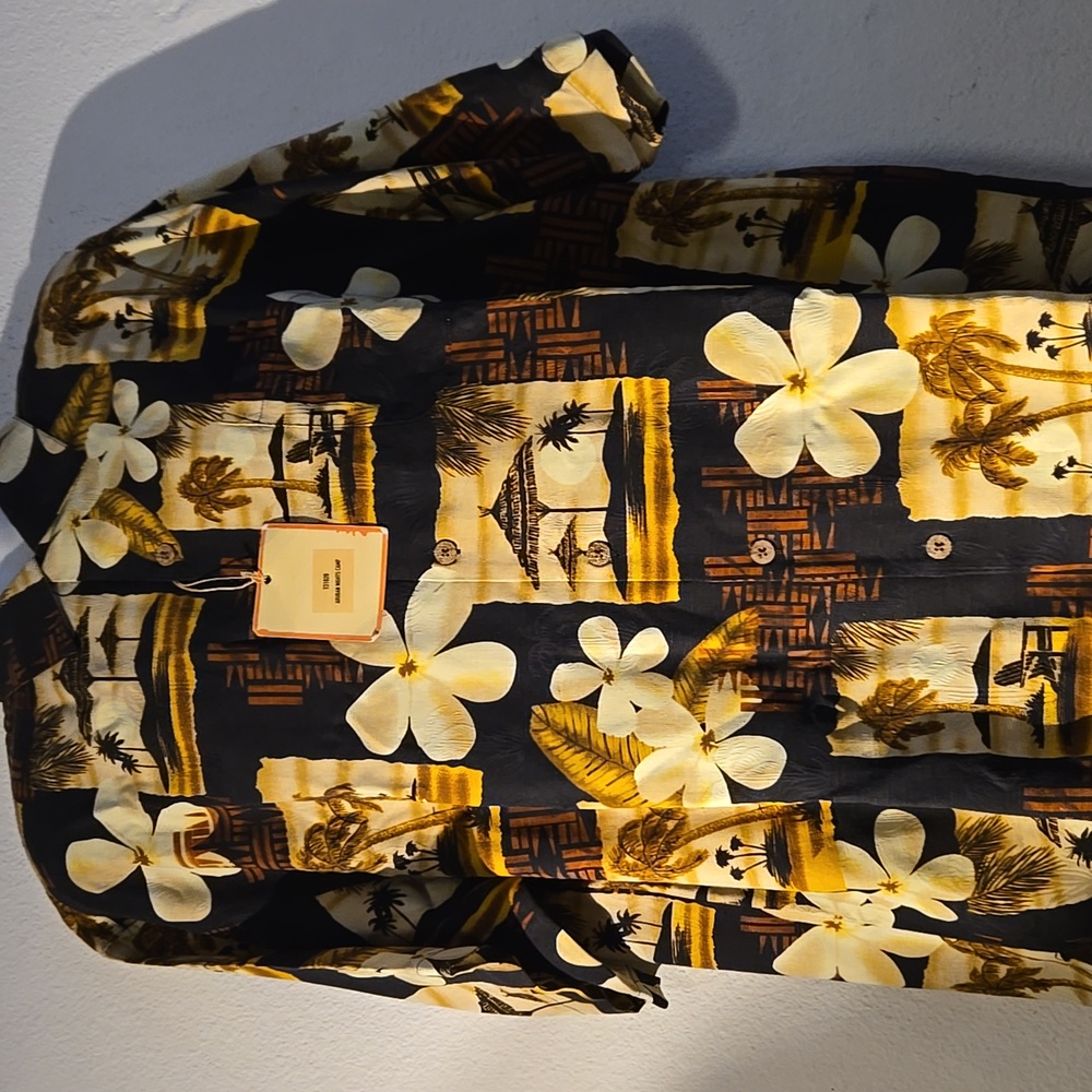 *C11 - NEW TOMMY BAHAMAS 100% SILK SZ. XL HAWAIIAN PRINT COLLARED SHIRT W/ TAGS
